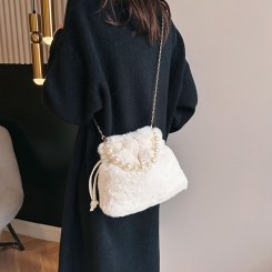 ショルダーバッグ レディース 斜め掛けバッグ チェーンバッグ ウール ミニバッグ ポシェット2way バッグ コンパクトバッグ スクエアバッグ 秋冬（1ヶ）