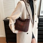 トートバッグ a4 縦型 レディース 軽量 サブバッグ 旅行 通学 通勤 トートバッグ 大きめ ファスナー付き 女性用 シンプル 無地 軽い スクエア型 トートバッグ 手提げバッグ レディース タッセルチャーム モノグラム柄 秋冬（1ヶ）