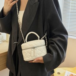 ショルダーバッグ チェーンバッグ キルティング ブラック レディース トートバッグ PUレザー ショルダーバッグ エレガント 上品 大人 シンプル（1ヶ）