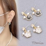 デザインピアス フラワー パール＆ラインストーン付き 11×21mm ゴールド（1ペア）