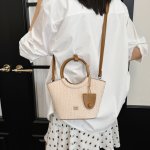 バケットバッグ レディース 草編みバッグ PU素材 ジッパー閉め 通勤 ショッピング お洒落 韓国風 気品ある（1ヶ）