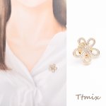 かわいいリボンブローチ