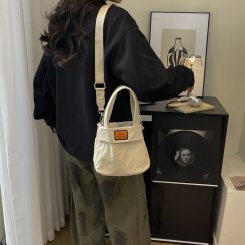トートバッグ レディース キャンバスバッグ 小サイズ 手提げ 肩掛け 斜め掛け 2way 韓国風 可愛い 通勤 通学 旅行 お出かけ 普段使い 便利（1ヶ）