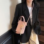 バケツバッグ 斜め掛け ショルダーバッグ ミニ 斜め掛けバッグ レディース 大人 小さめ PUレザー 軽い 2way ななめがけバッグ カジュアル 通勤（1ヶ）