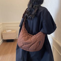 斜めがけバッグ 2way 通勤用 大容量 ショルダーバッグ キャンバス 軽量 ファッション 秋冬 毎日使い お洒落（1ヶ）