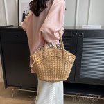 カゴバッグ 草編みバッグ トートバック レディース 手提げ 大容量 ハンドバッグ 自立 四角い ショルダーバッグ 編みかご 旅行用 通勤 斜めがけ（1ヶ）