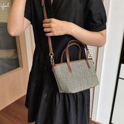 トートバッグ レディース 2way 草編みバッグ 大容量 通勤/海辺リゾート お洒落で通気性抜群（1ヶ）