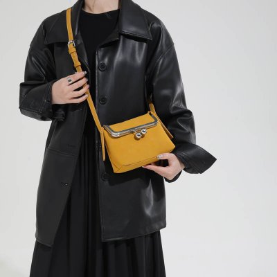 方型バッグ レディース 2way 斜めがけバッグ ミニサイズ チェーンショルダー ロック式留め具 通勤 日常使い（1ヶ）