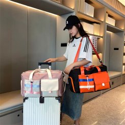 ジムバッグ 2way ショルダーバッグ 大容量 オックスフォード生地 ウェットポケット 通勤 短距離旅行 収納 便利 お洒落（1ヶ）