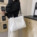 トートバッグ レディース A4 肩掛け 無地 大容量 カジュアル かわいい 手持ち 通勤バッグ 通学 大学生 透かし彫り バッグ（1ヶ）