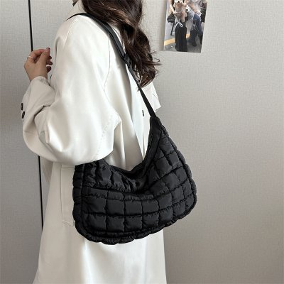 ショルダーバッグ レディース 2wayショルダーバッグ 大容量 ナイロン 通勤 旅行 収納力抜群 刺繍 可愛い（1ヶ）