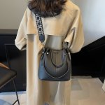 バケットバッグ レディース 韓国風 トートバッグ 2way マグネットボタン 日常 通勤 夏 お洒落 新作 白（1ヶ）