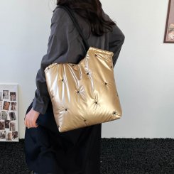 トートバッグ レディース ショルダーバッグ 大容量 折りたたみ 通勤 お洒落 2026早春スター刺繍 マグネット開閉 ナイロン素材（1ヶ）