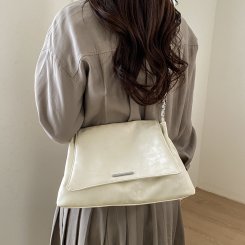 トートバッグ レディース 2way ショルダーバッグ 大容量 チェーンストラップ 通勤 旅行 お洒落 使いやすい（1ヶ）