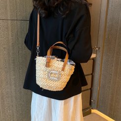 トートバッグ レディース 普段使い 軽量 かごバッグ カゴバッグ ハンドバッグ コサージュ 手編みニット 軽い 収納 デイリー お出かけ カジュアル オシャレ 大人可愛い 夏 ニットバッグ（1ヶ）
