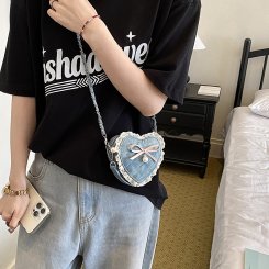 斜め掛けバッグ レディース 2WAYミニバッグ PUハートチェーン 通勤お出かけ 可愛い 軽量コンパクト（1ヶ）