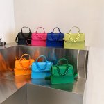 ショルダーバッグ / ミニバッグ レディース スクエア 鞄 かばん カバン ポシェット 斜めがけ 斜め掛け 肩掛け 手提げ ハンドバッグ ポケット マチ 合皮 フェイクレザー 無地 軽い 2way 小さめ 春 夏 2WAY ショルダーバッグ（1ヶ）