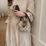 バケツバッグ レディース バケツバッグ PU素材 刺繍仕様 3way 通勤 仕事 軽奢 お洒落 プレゼント（1ヶ）